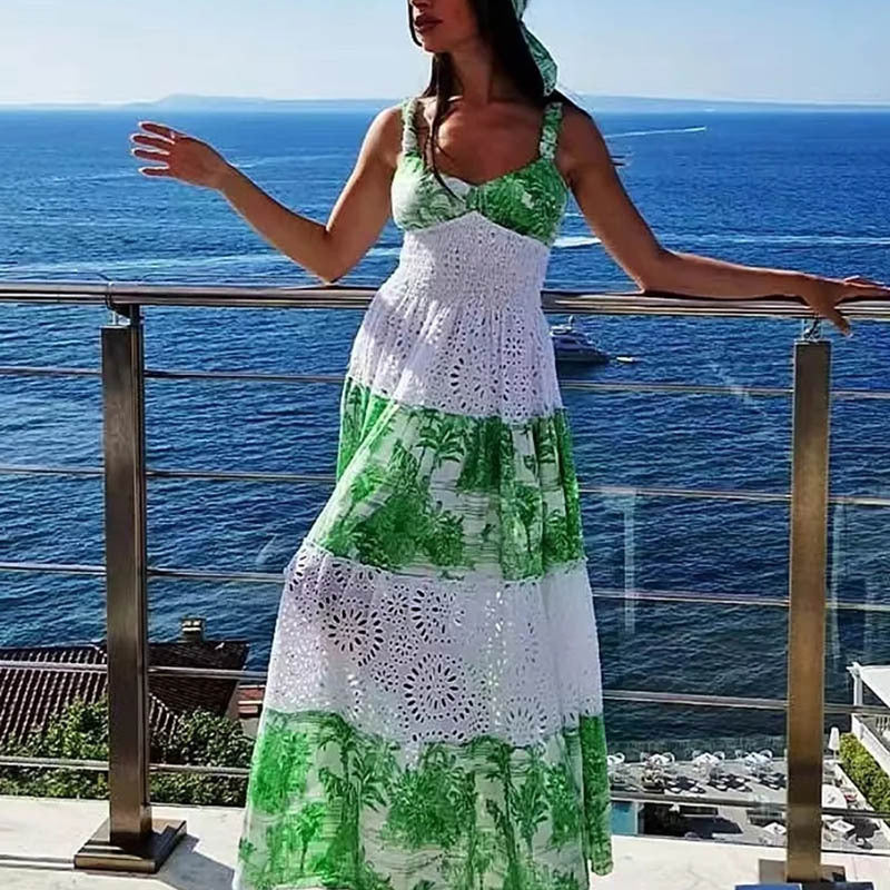 Vestido de tirantes finos con cintura alta y estampado de color en contraste para vacaciones junto al mar