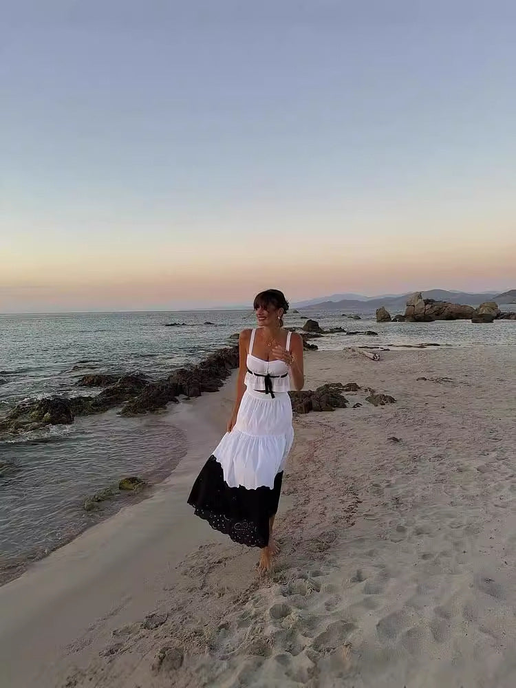 Vestido playero blanco y negro con combinación de colores