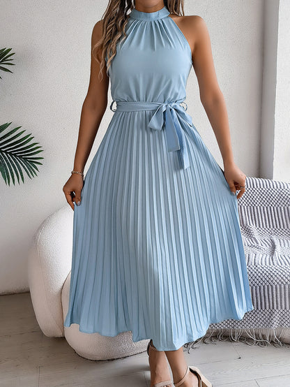 Robe longue plissée cintrée sans manches à col montant pour femme