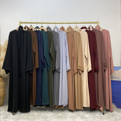 Robe musulmane à lacets de couleur unie en solde au Moyen-Orient à Dubaï