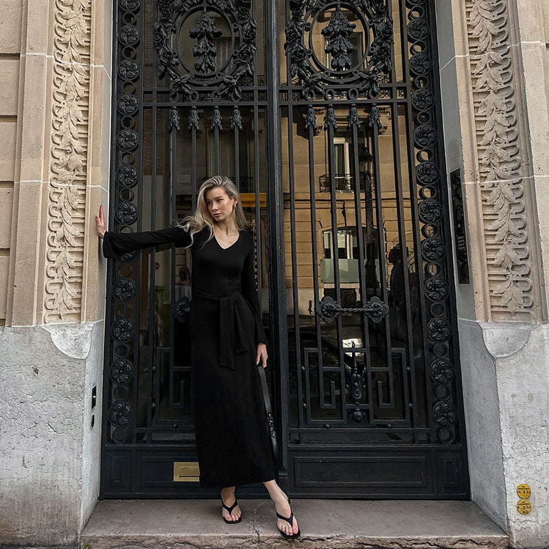 Vestido de otoño con escote en V, cordones y cintura ajustada