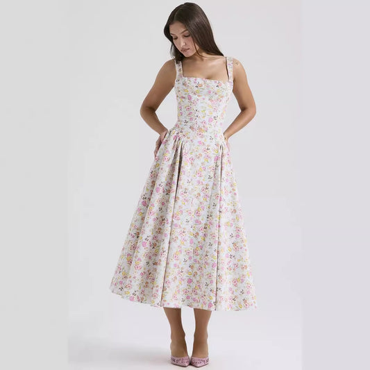 Vestido con estampado floral, tirantes y espalda descubierta