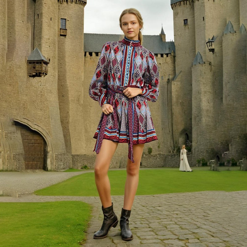 Vestido de mujer estilo bohemio de otoño con cuello alto, mangas abullonadas, falda con cordones en la cintura y color en contraste