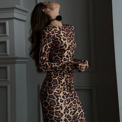 Vestido de mujer con cuello redondo, manga larga y estampado de leopardo