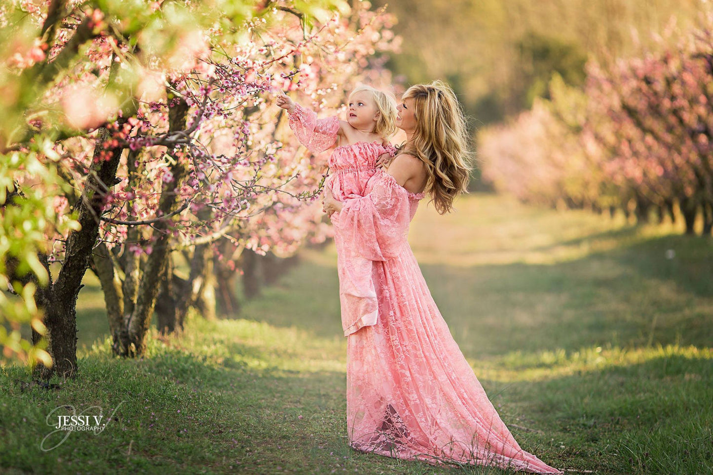 Robe longue de maternité en dentelle à manches courtes pour femmes