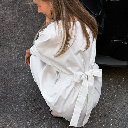 Robe blanche à manches bouffantes pour femme, col en V, coupe trapèze