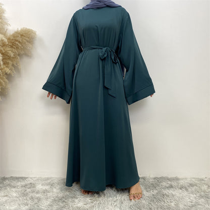 Robe musulmane à lacets de couleur unie en solde au Moyen-Orient à Dubaï