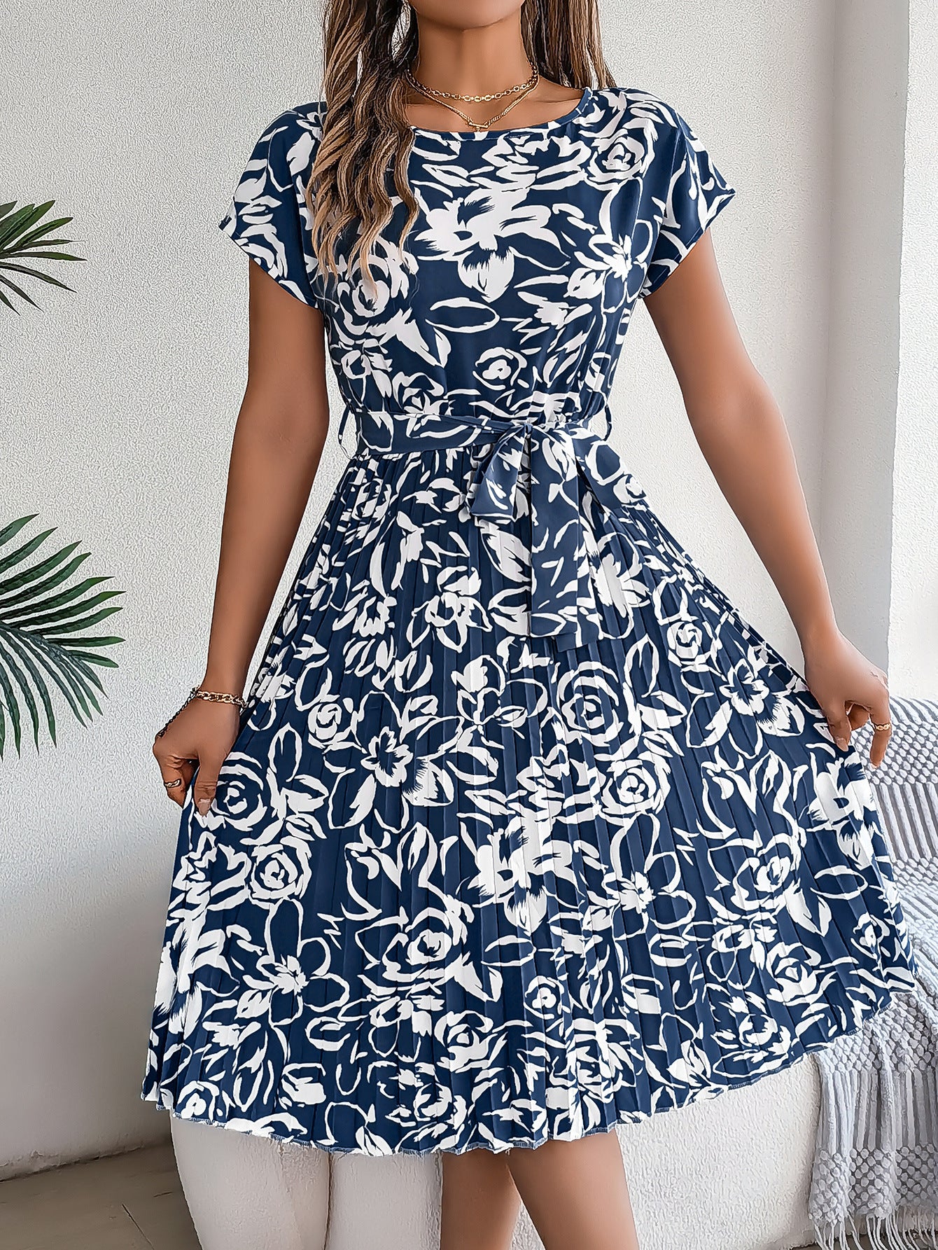 Vestido plisado de manga corta con dobladillo grande y flores elegantes de estilo europeo y americano