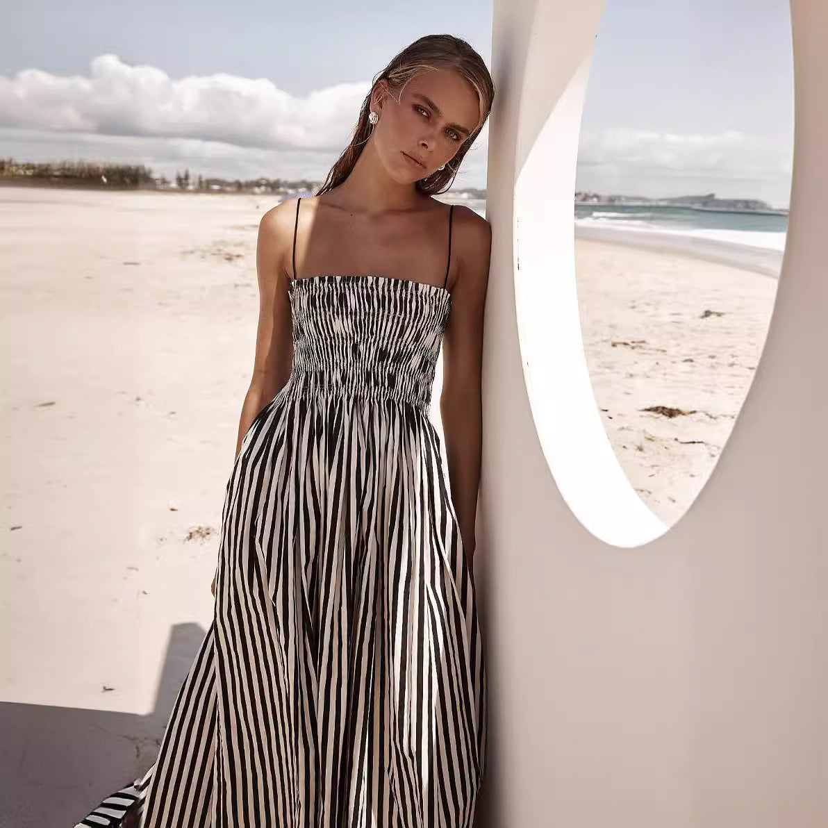 Vestido con tirantes y bolsillos grandes con banda elástica estampada a rayas para primavera y verano