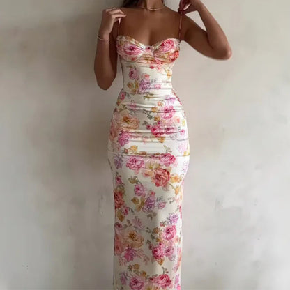 Vestido elegante de mujer con estampado floral, tirantes finos y escote en la cadera