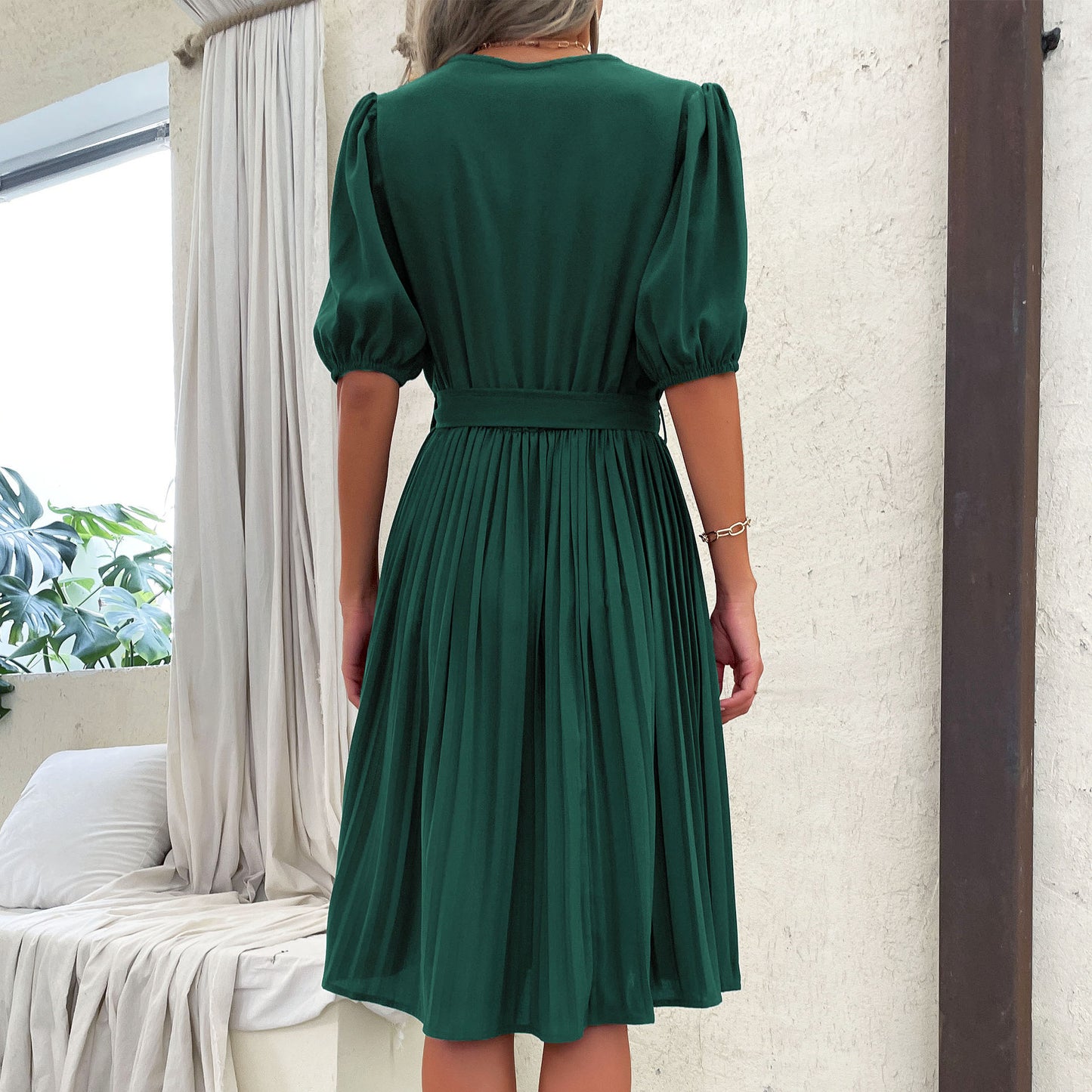 Robe plissée à col en V nouée pour femme