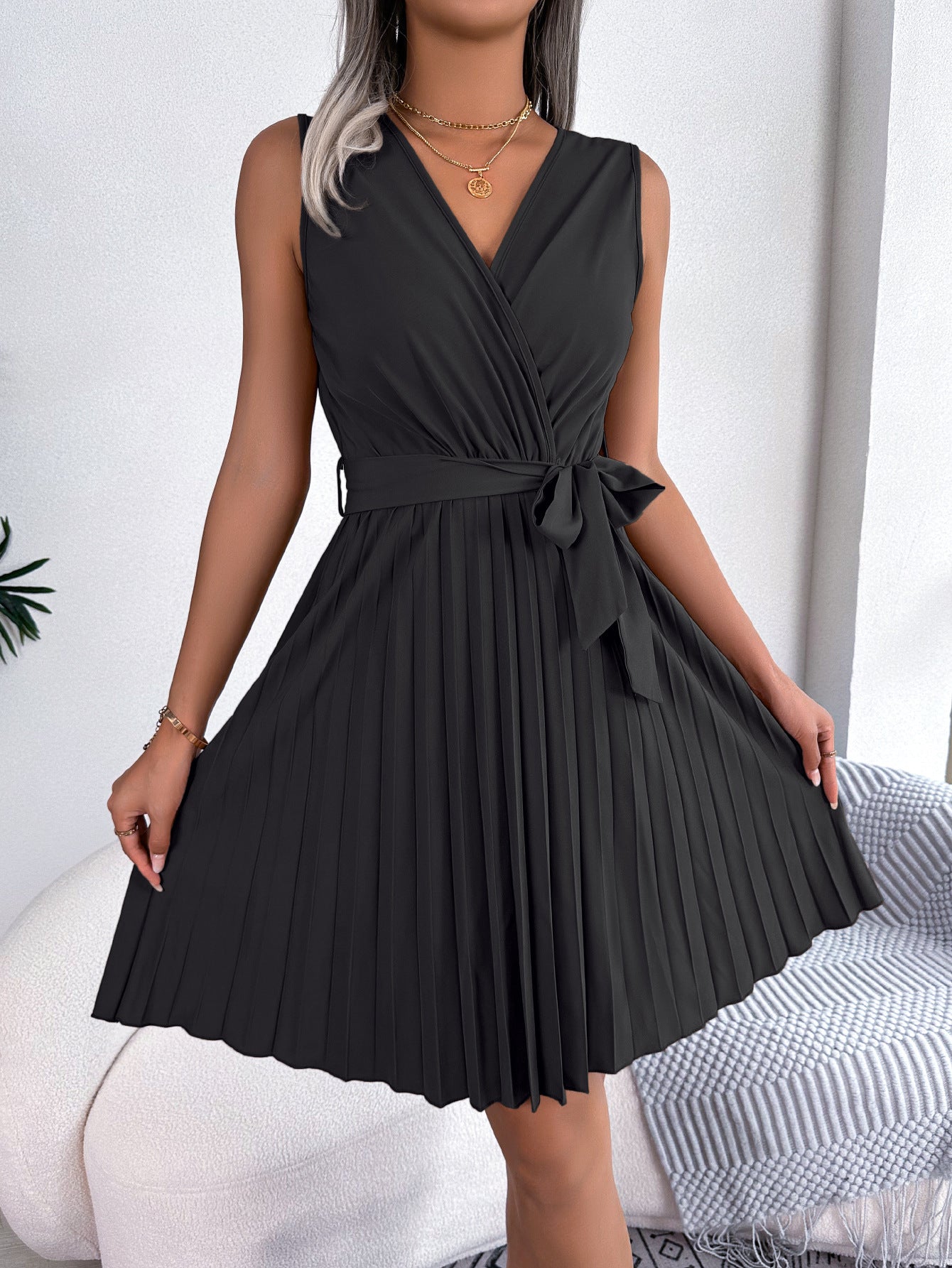 European And American Elegant Cross V-neck Sleeveless Cinched Pleated Dress