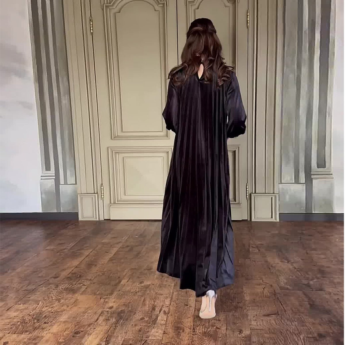 Robe ample plissée à ceinture