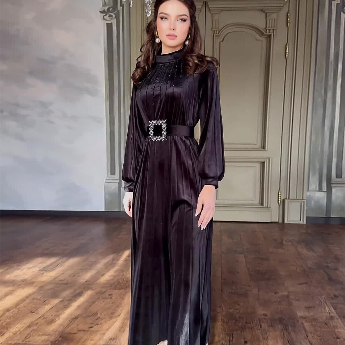 Robe ample plissée à ceinture