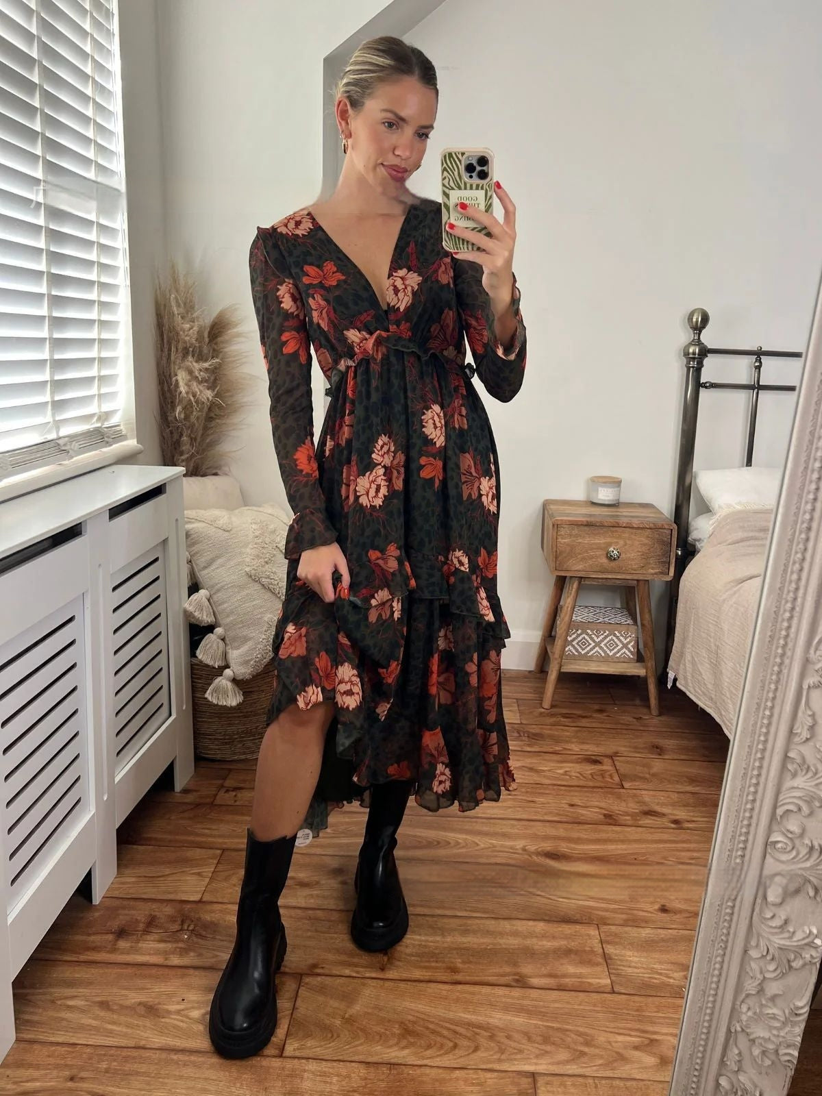 Vestido con escote en V y volantes con cordones para mujer