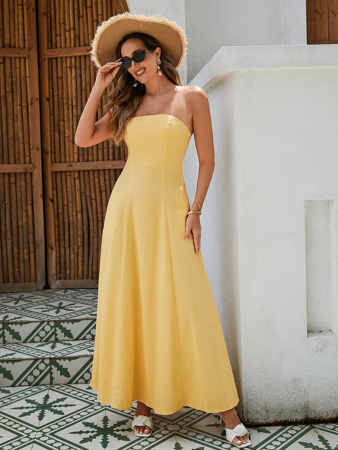 Vestido largo de lino sin tirantes para mujer: tejido transpirable con espalda fruncida, favorecedor corte en forma de A en negro, blanco y amarillo clásicos