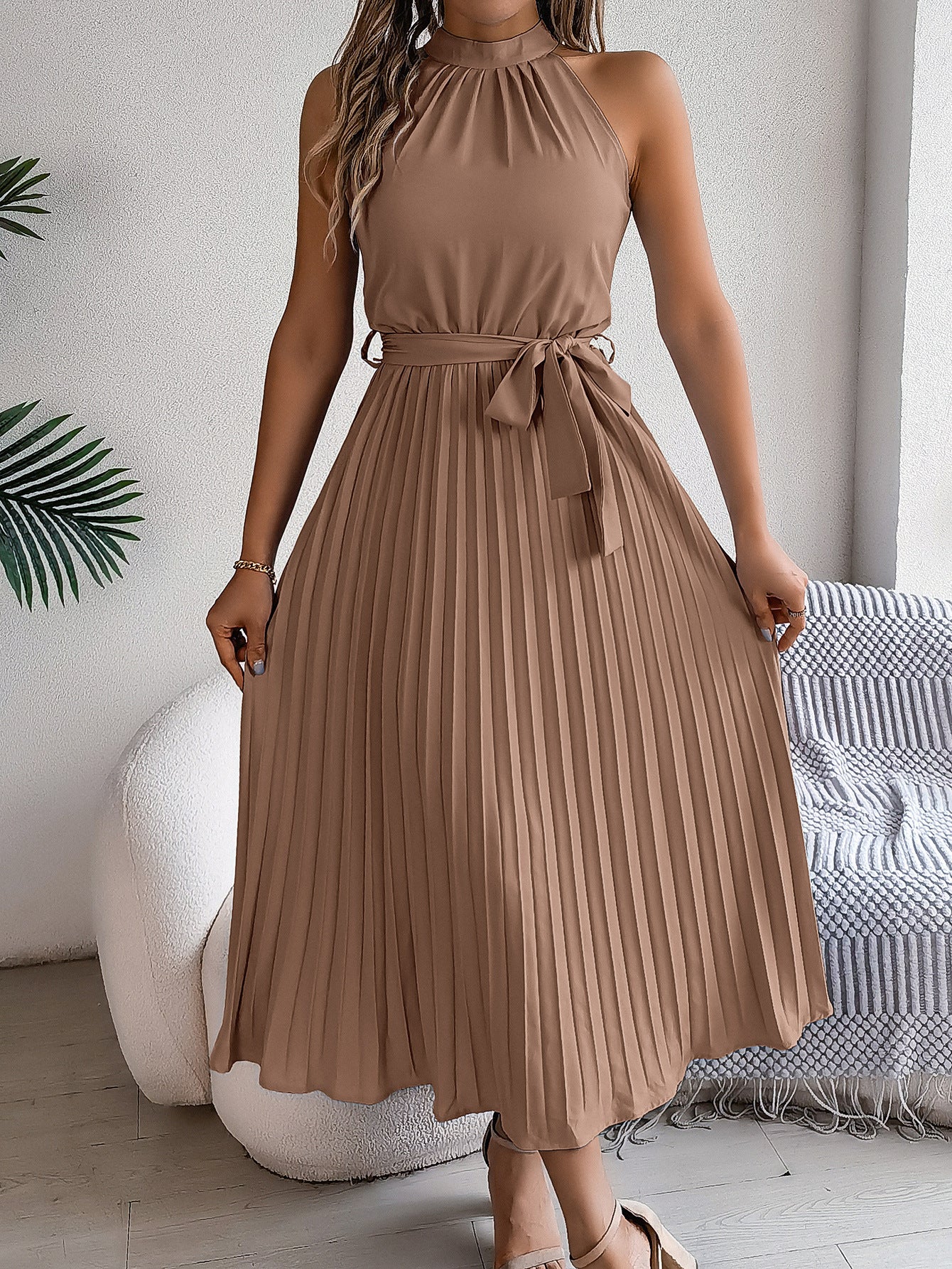 Women's Stand Collar Sleeveless Cinched Pleated Long Dress