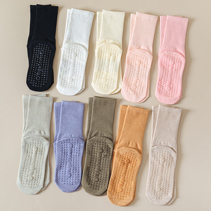 Chaussettes de yoga mi-mollet antidérapantes à semelle en silicone pour femmes