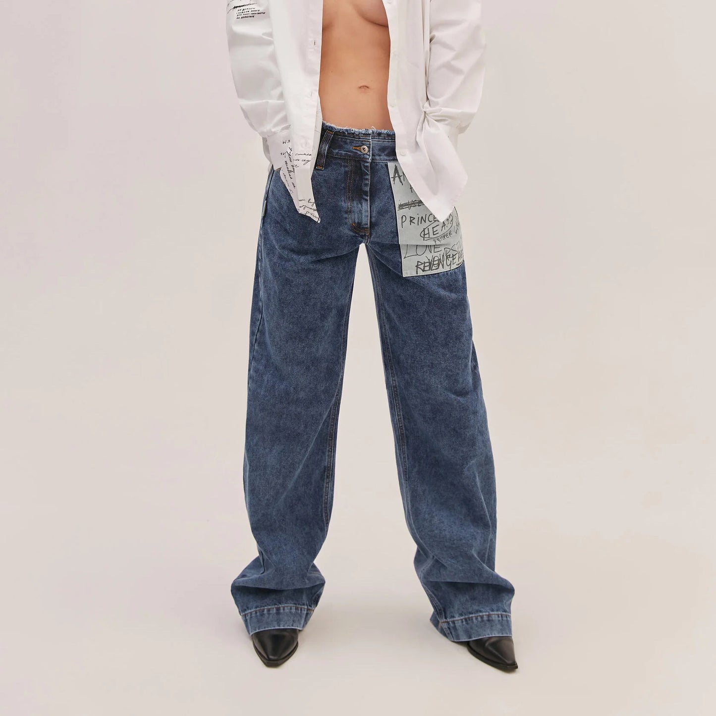 Pantalon assorti avec impression de lettres et d'étiquettes