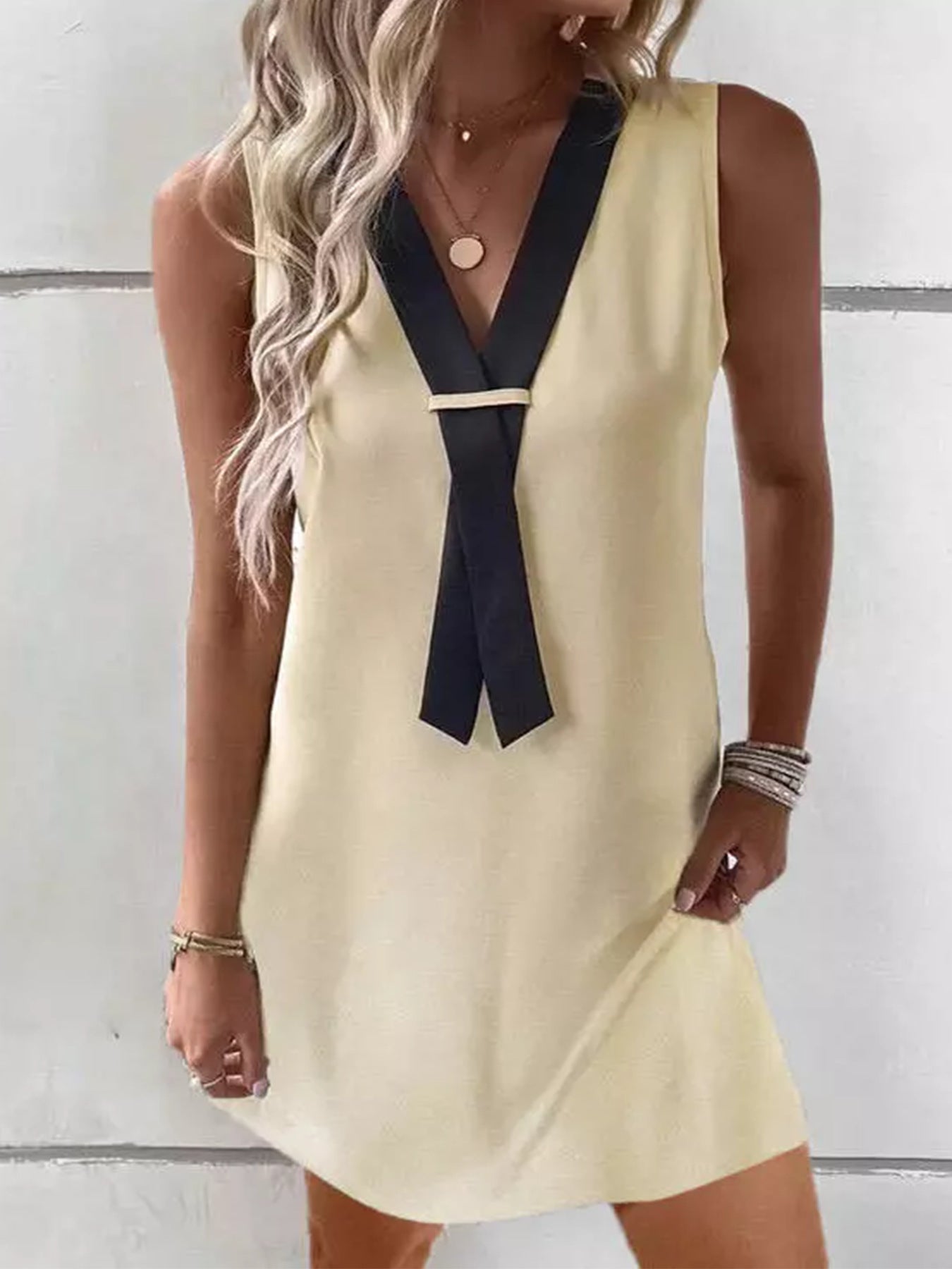 Robe camisole à la mode, couleur contrastée, col en V