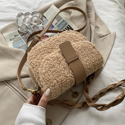 Sac à bandoulière pour femmes, sacoche à sangle tissée, sac à aisselles de selle, nouveau sac en fourrure en peluche de haute qualité, sac à main de styliste, hiver 2023