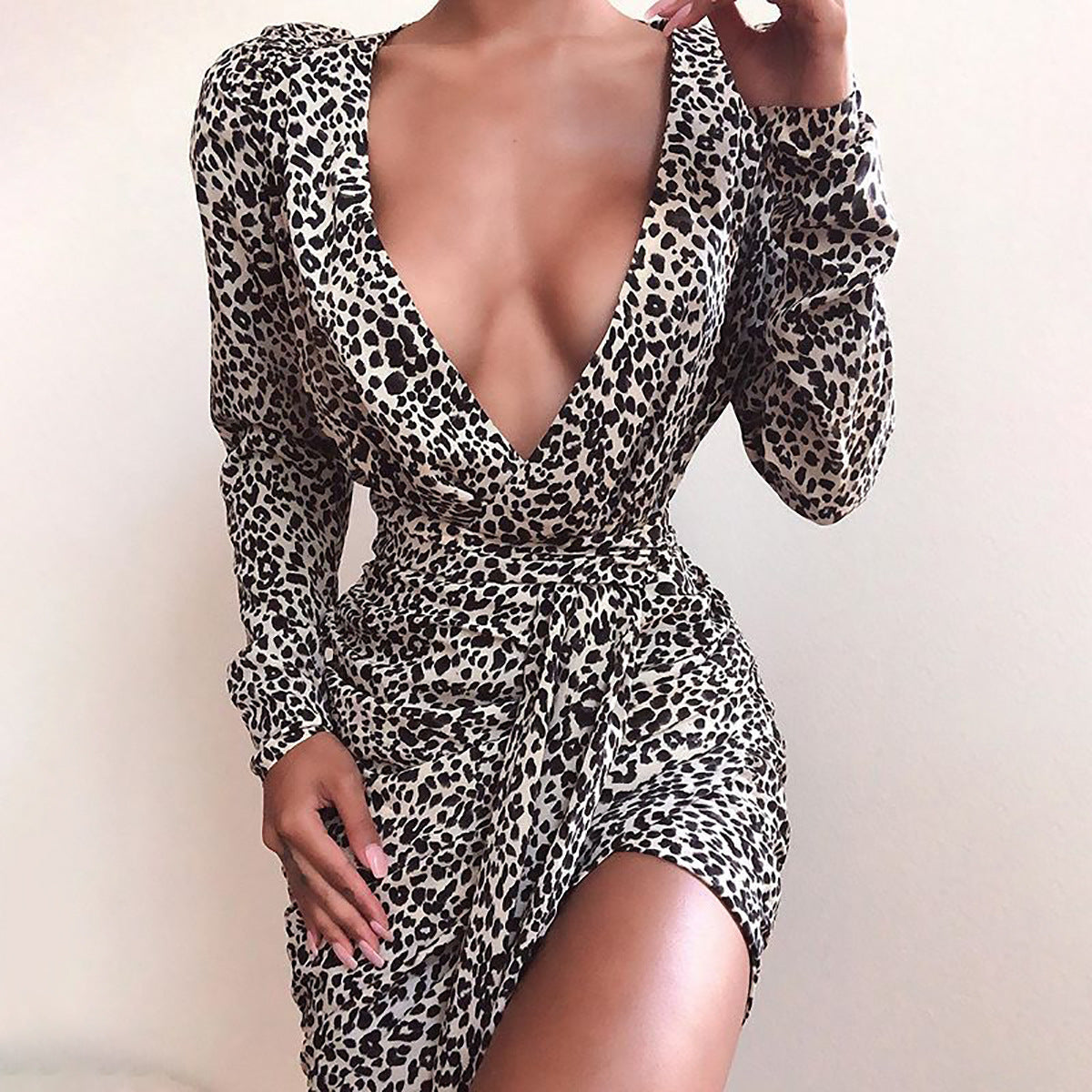 Vestido sexy de manga larga con escote en V profundo y estampado de leopardo con cordones