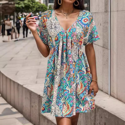 Vestido plisado holgado con escote en V y estampado