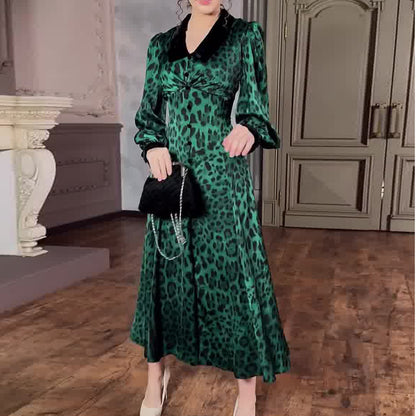 Vestido estampado con cintura recortada y estampado de leopardo