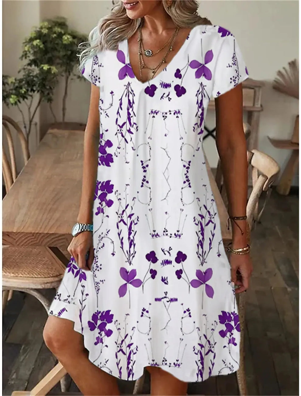 Robe à manches courtes et col en V avec imprimé floral en 3D