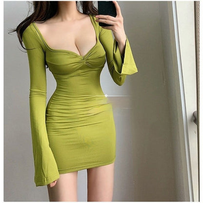 Robe plissée croisée à col en V pour femme de couleur unie