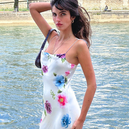 Vestido elegante de tirantes finos con estampado de flores