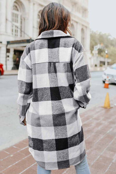 Manteau boutonné à carreaux avec épaules tombantes