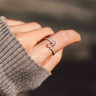 Bague de contournement en zircon incrusté en forme de rose