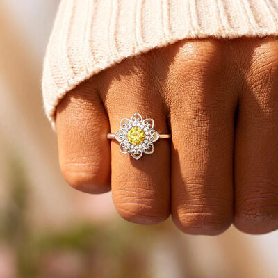 Anillo de plata de ley 925 chapado en platino con circonitas en forma de flor