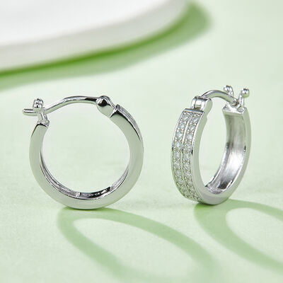 Pendientes Huggie de plata de ley 925 con moissanita