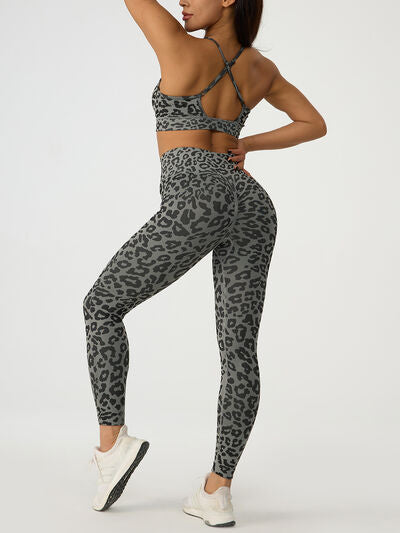 Conjunto activo de leggings y top entrecruzado de leopardo