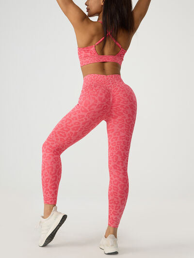 Conjunto activo de leggings y top entrecruzado de leopardo